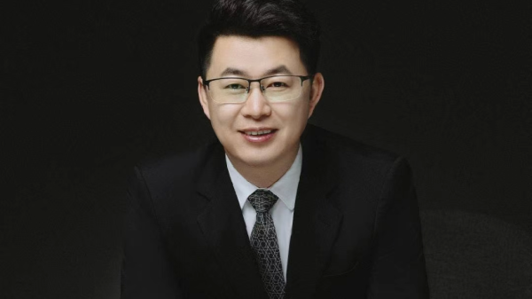 融创优配 荣耀前中国区CMO姜海荣加入长安汽车，出任深蓝汽车CEO